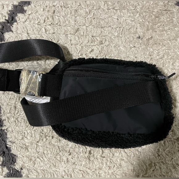 Lululemon everywhere belt bag - Picture 3 of 3